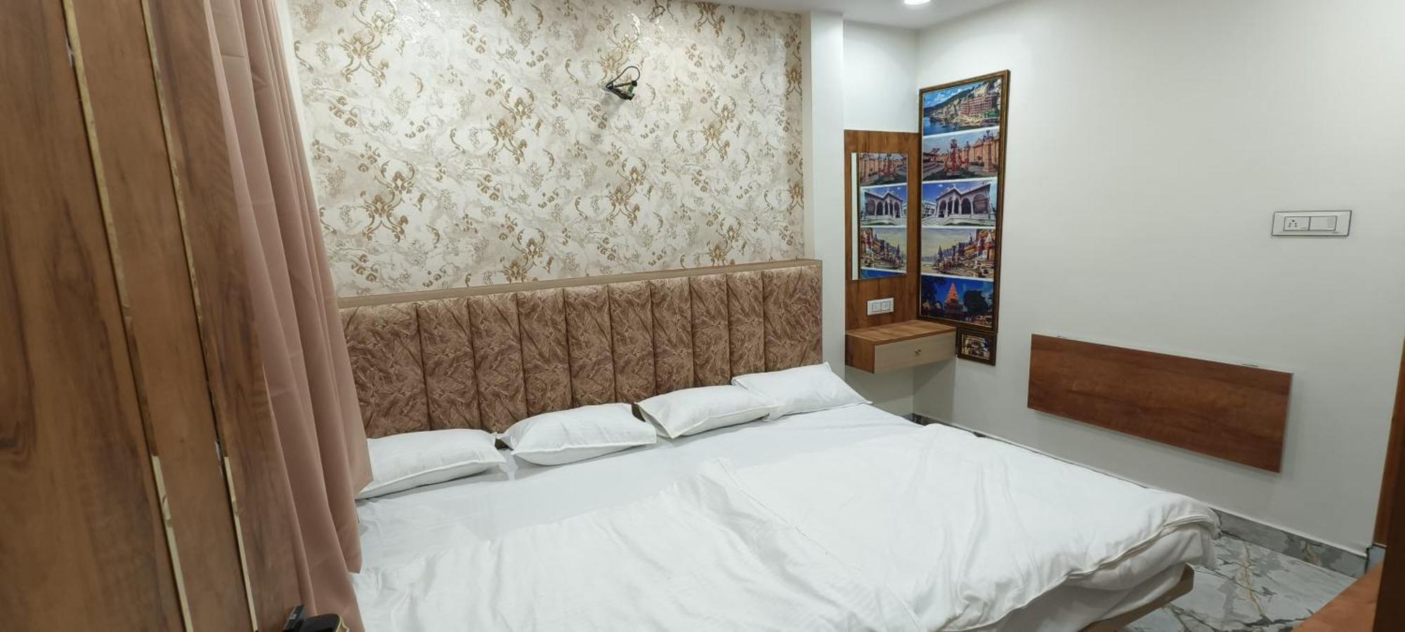 Hotel Malay Inn Уджайн Екстериор снимка