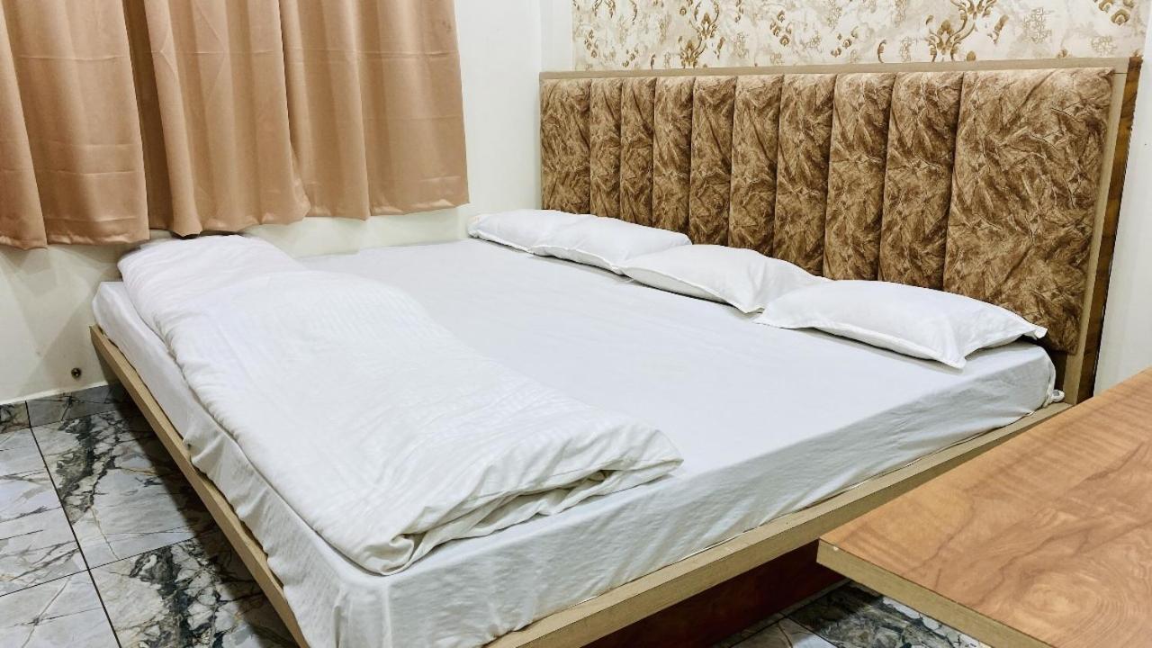 Hotel Malay Inn Уджайн Екстериор снимка