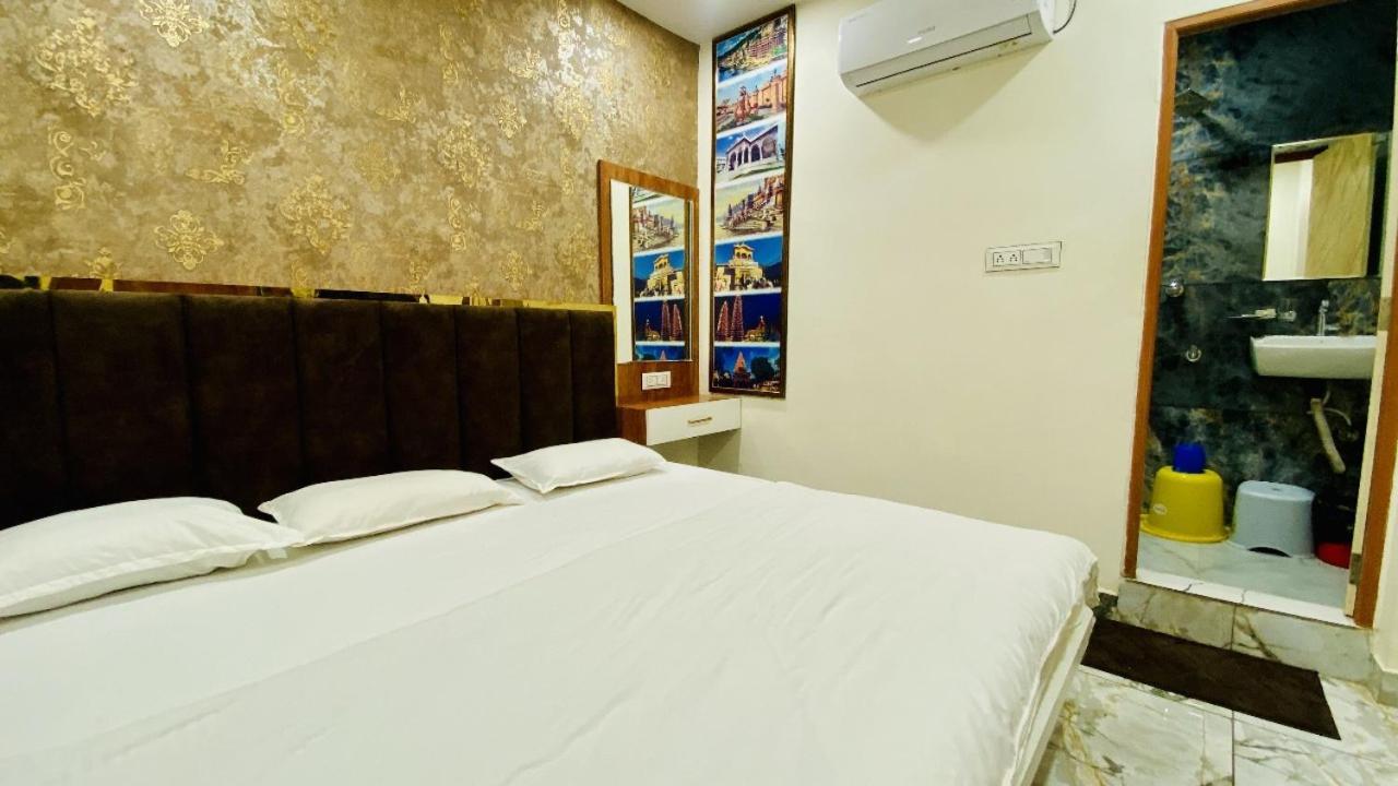 Hotel Malay Inn Уджайн Екстериор снимка