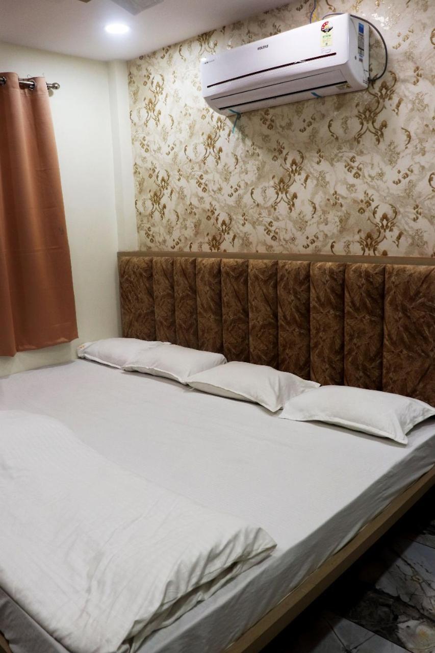 Hotel Malay Inn Уджайн Екстериор снимка