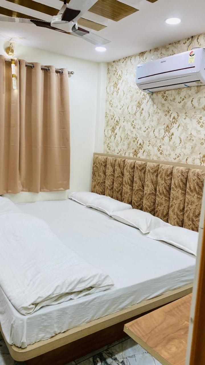 Hotel Malay Inn Уджайн Екстериор снимка