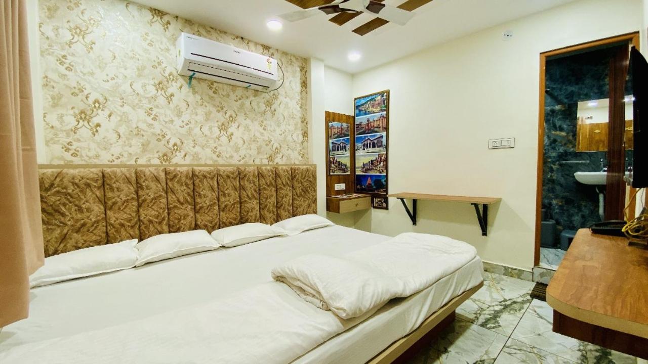 Hotel Malay Inn Уджайн Екстериор снимка