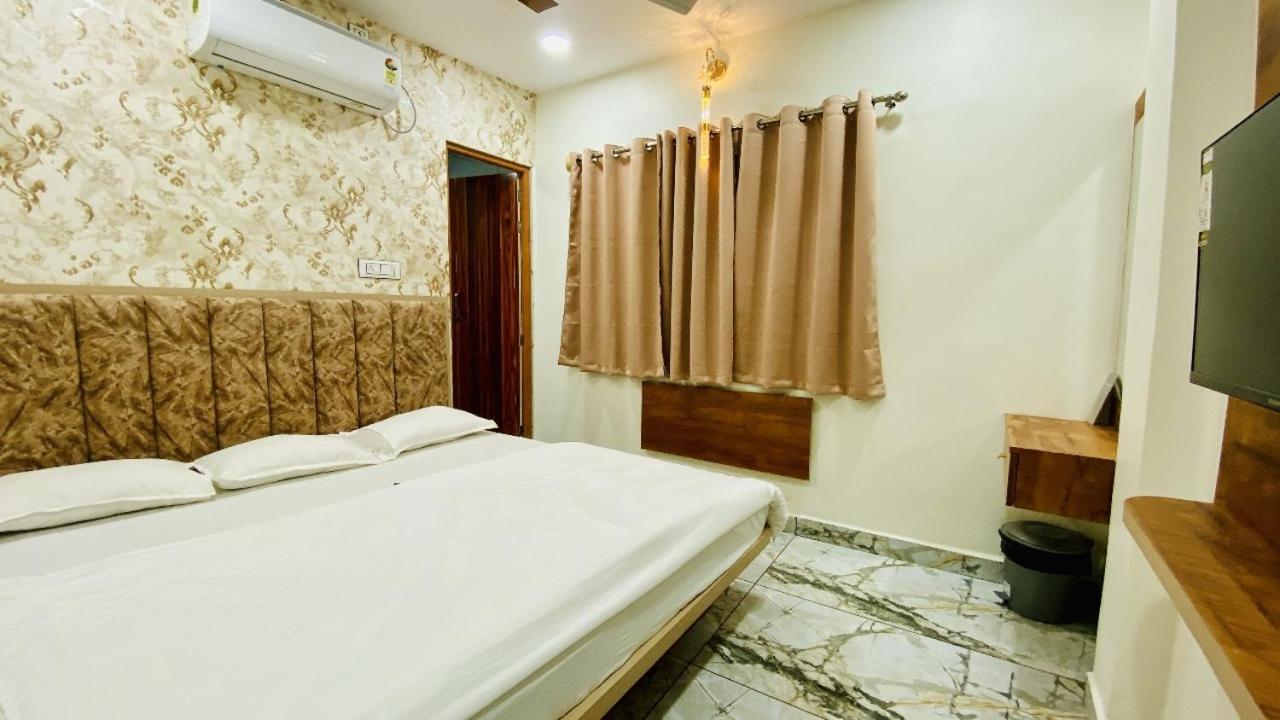 Hotel Malay Inn Уджайн Екстериор снимка
