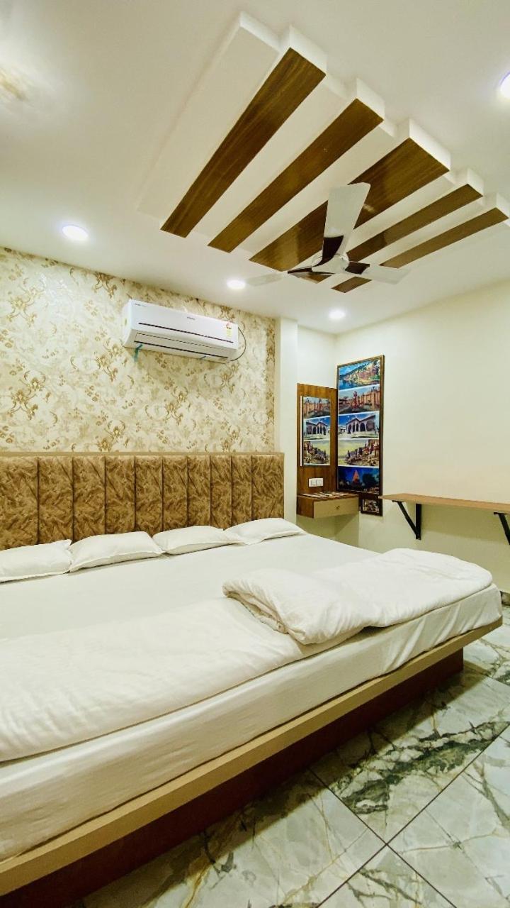 Hotel Malay Inn Уджайн Екстериор снимка