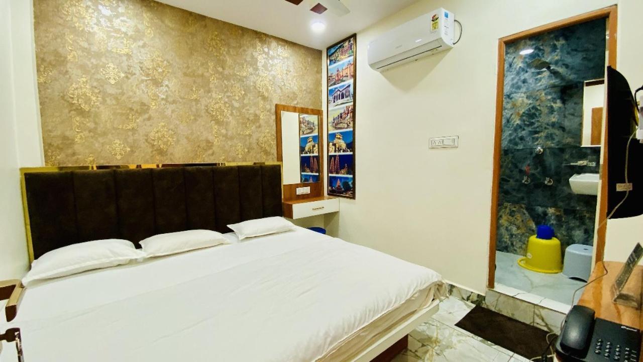 Hotel Malay Inn Уджайн Екстериор снимка