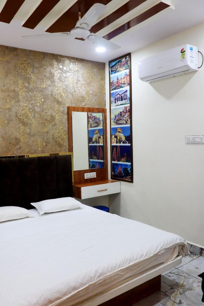 Hotel Malay Inn Уджайн Екстериор снимка