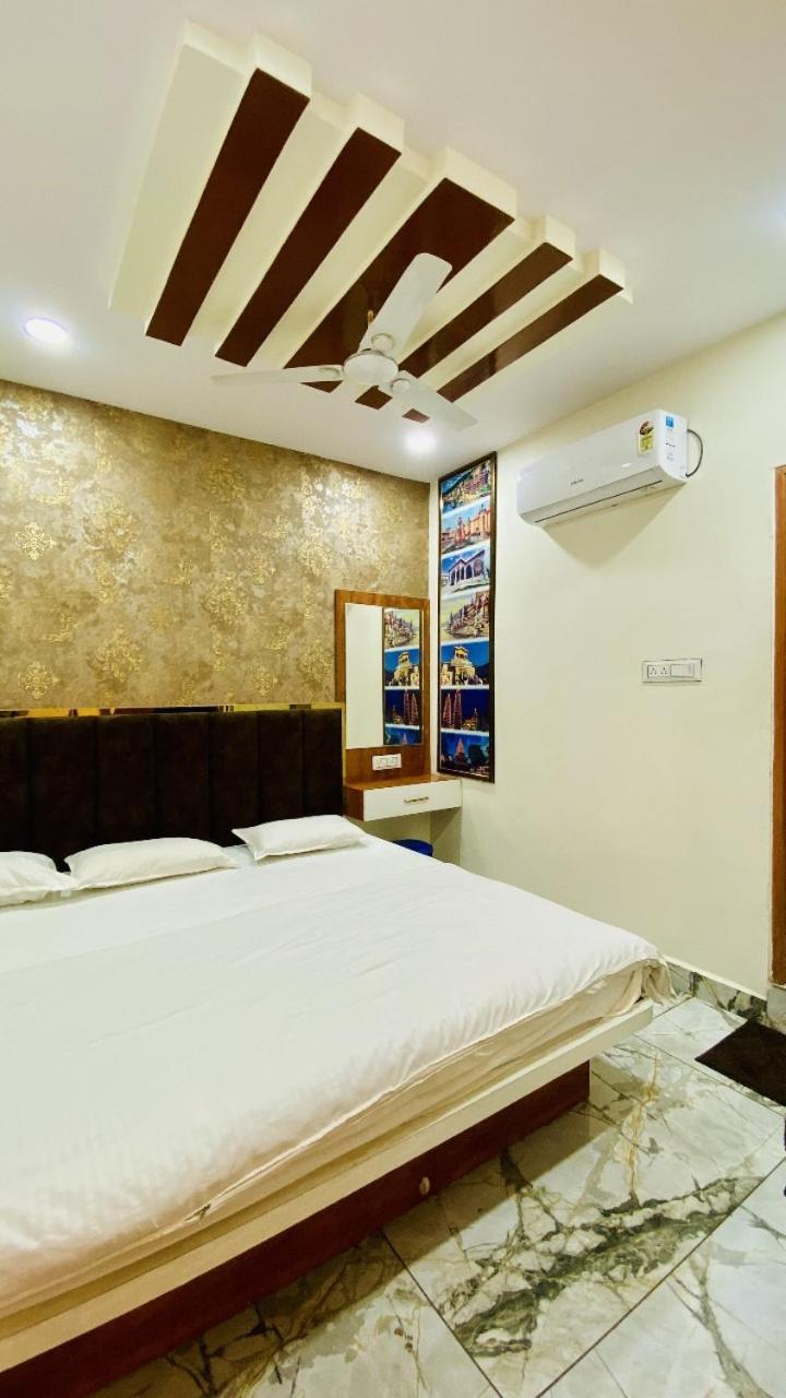 Hotel Malay Inn Уджайн Екстериор снимка
