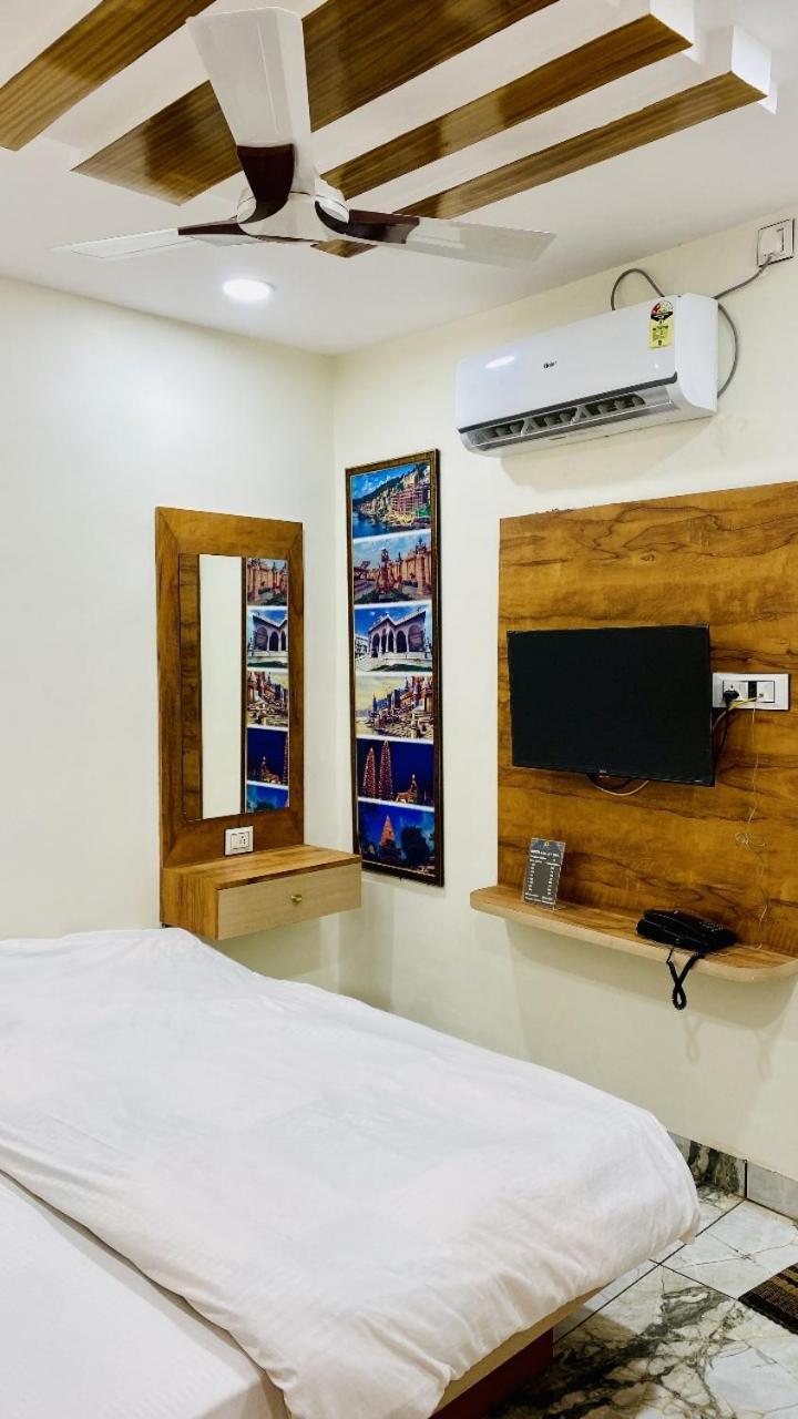 Hotel Malay Inn Уджайн Екстериор снимка
