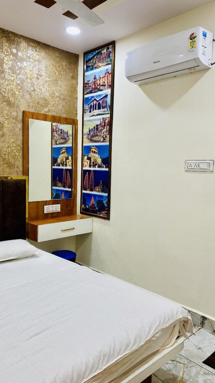 Hotel Malay Inn Уджайн Екстериор снимка