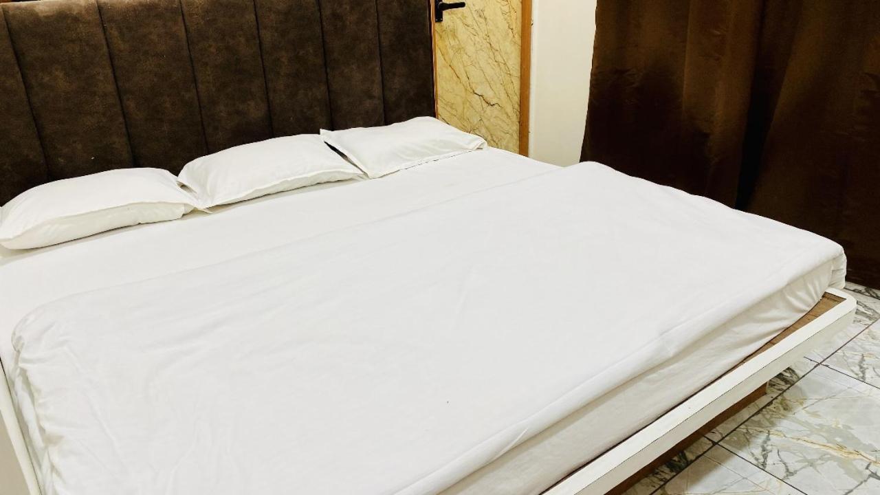 Hotel Malay Inn Уджайн Екстериор снимка