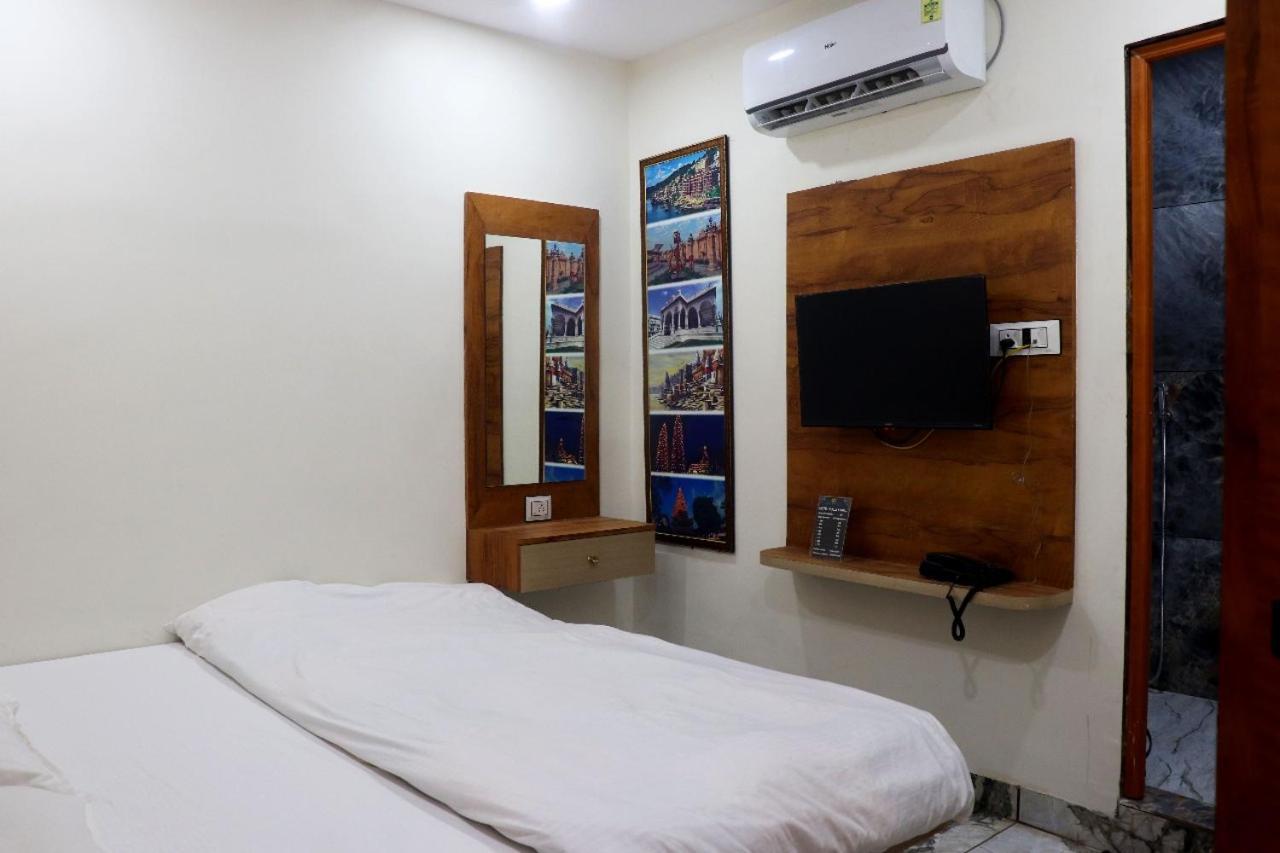 Hotel Malay Inn Уджайн Екстериор снимка