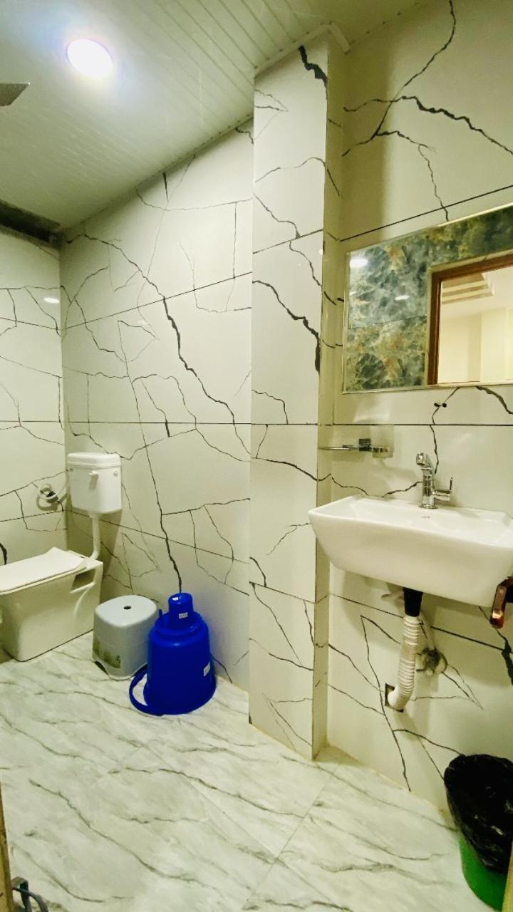 Hotel Malay Inn Уджайн Екстериор снимка