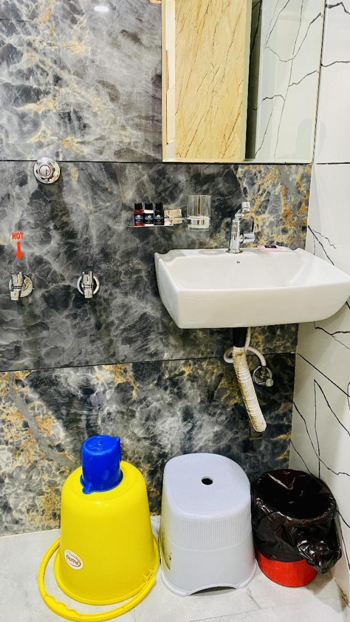 Hotel Malay Inn Уджайн Екстериор снимка