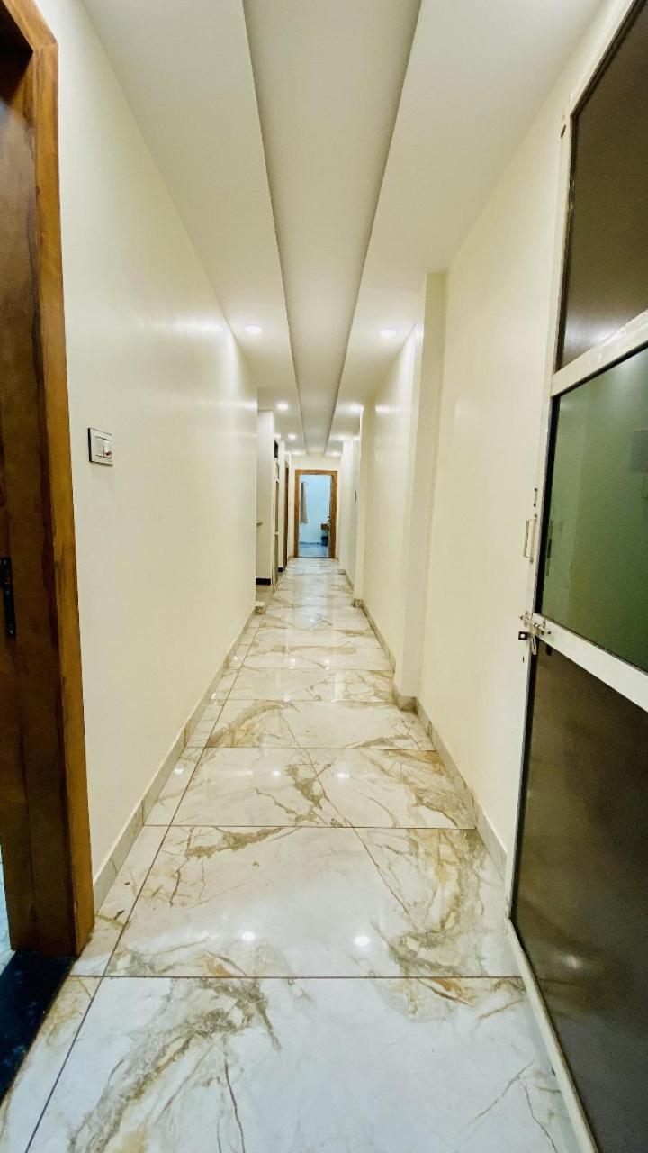 Hotel Malay Inn Уджайн Екстериор снимка