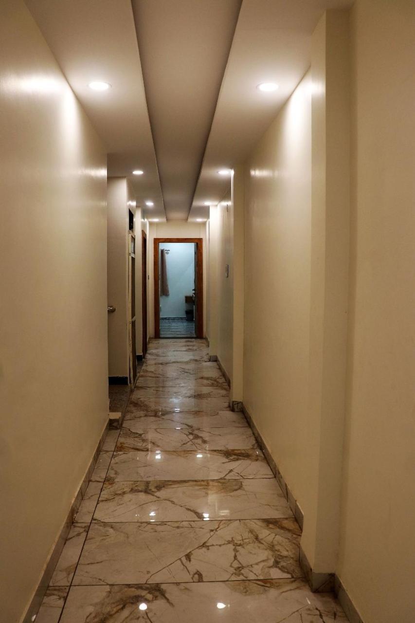 Hotel Malay Inn Уджайн Екстериор снимка