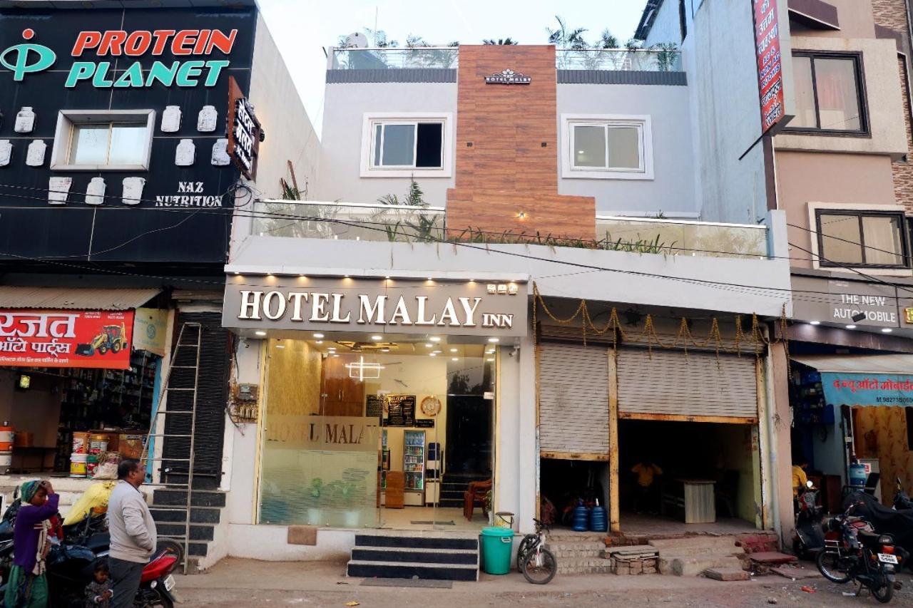 Hotel Malay Inn Уджайн Екстериор снимка