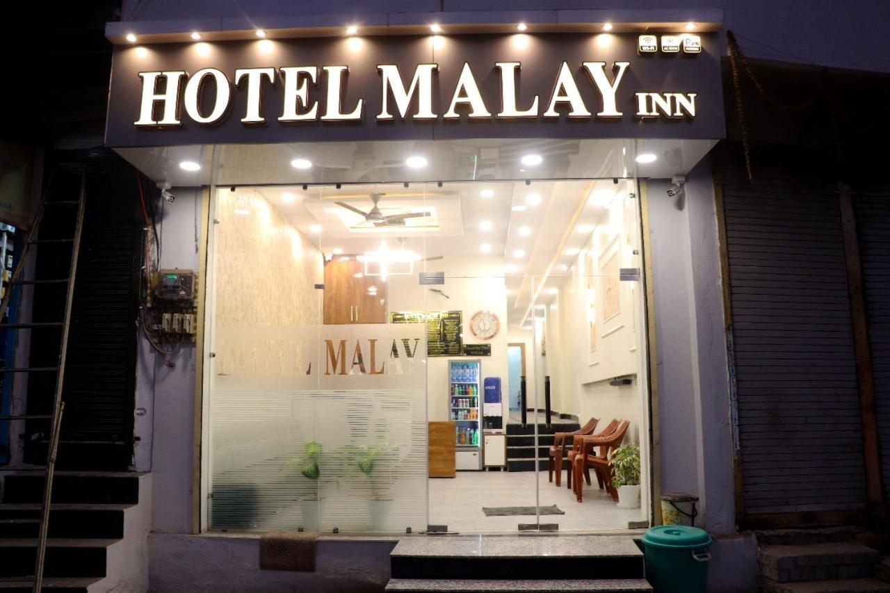Hotel Malay Inn Уджайн Екстериор снимка