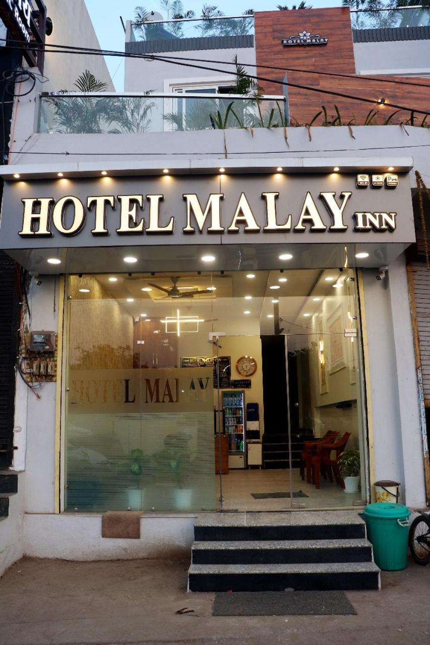 Hotel Malay Inn Уджайн Екстериор снимка