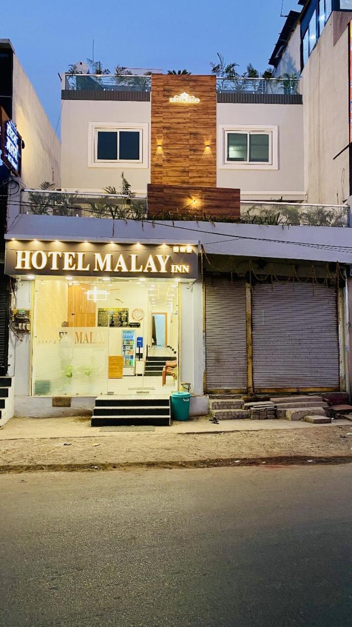 Hotel Malay Inn Уджайн Екстериор снимка