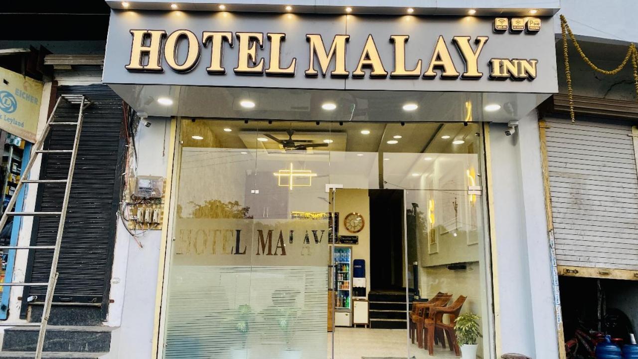 Hotel Malay Inn Уджайн Екстериор снимка