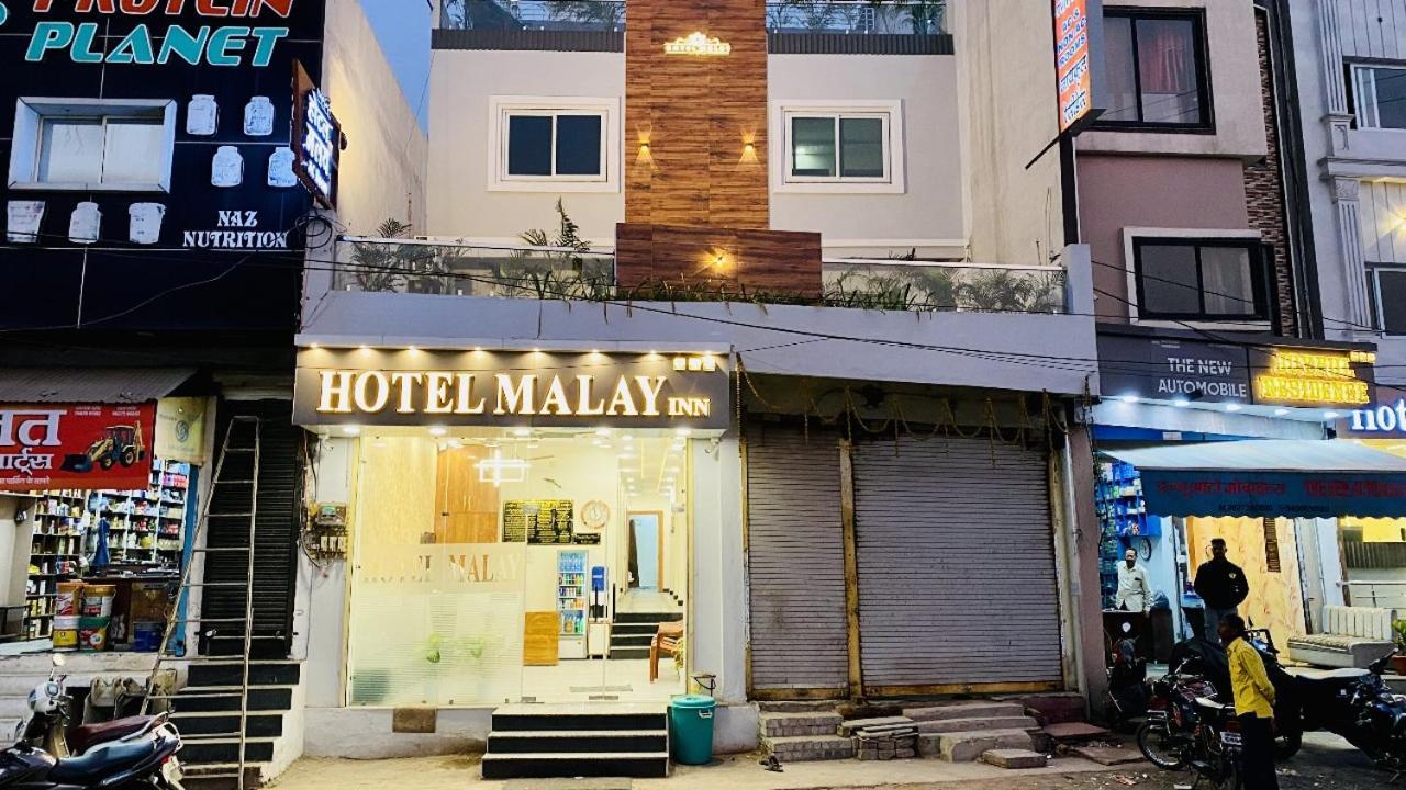 Hotel Malay Inn Уджайн Екстериор снимка
