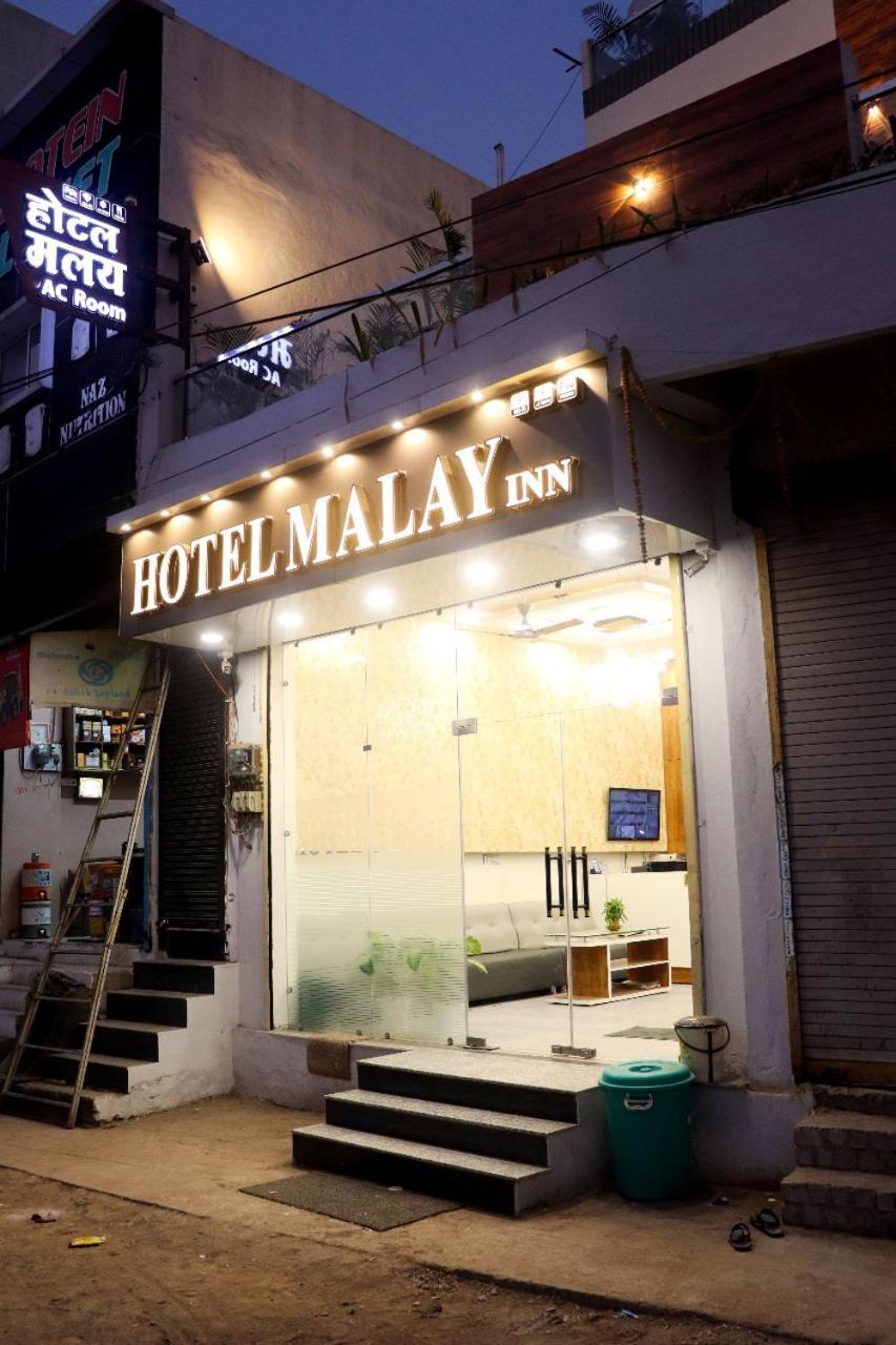 Hotel Malay Inn Уджайн Екстериор снимка