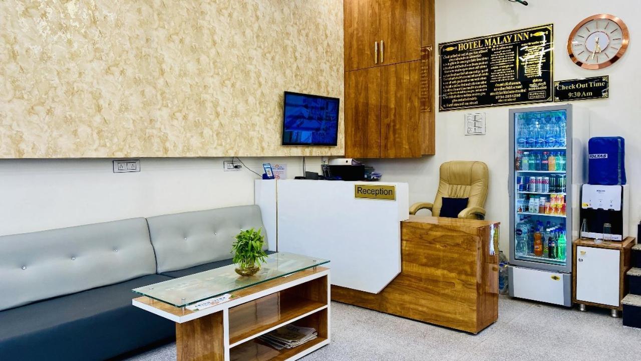 Hotel Malay Inn Уджайн Екстериор снимка