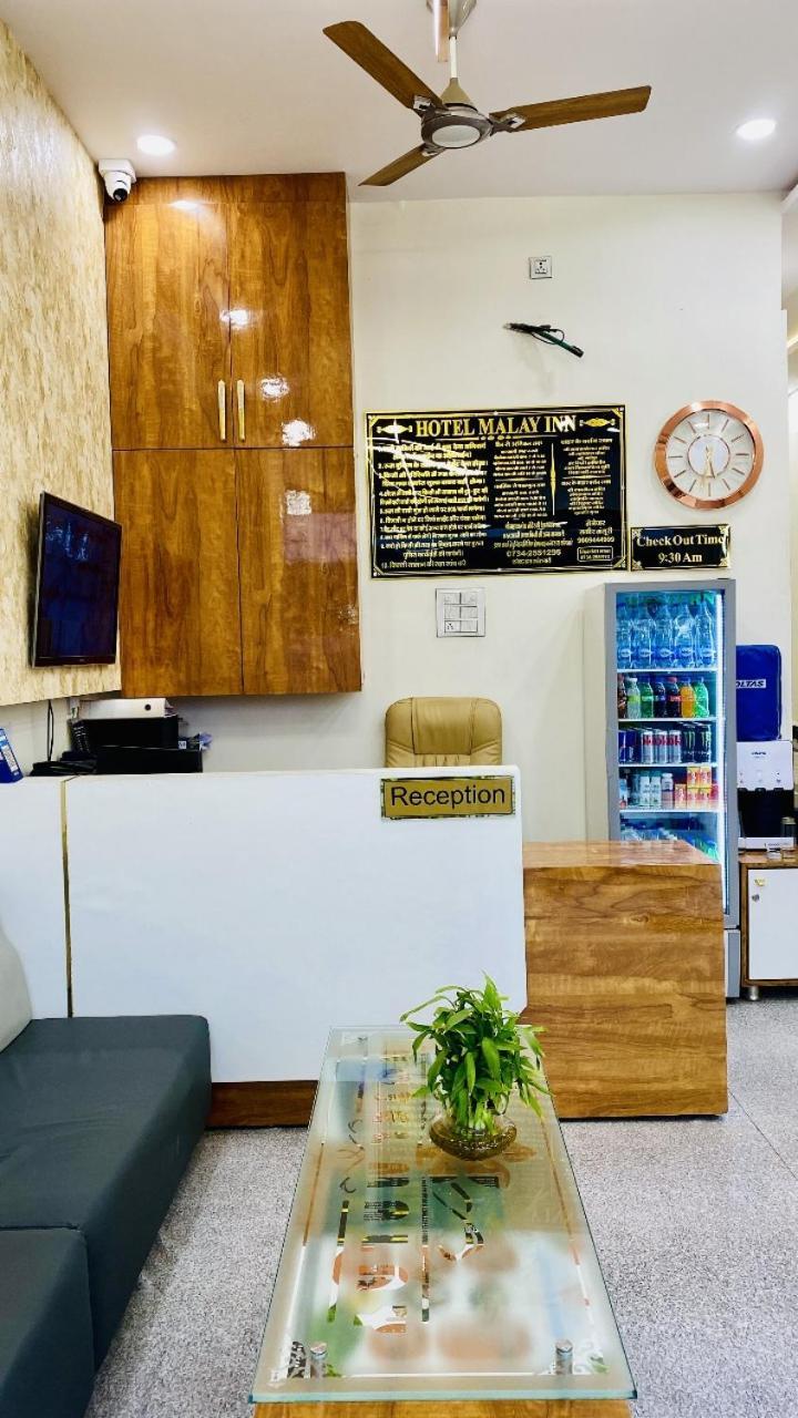 Hotel Malay Inn Уджайн Екстериор снимка